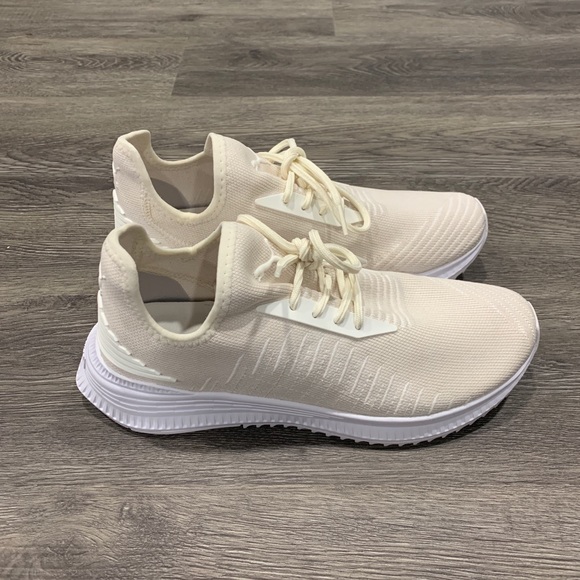 Puma Shoes - Puma Avid EvoKNIT Shoes Size: 8